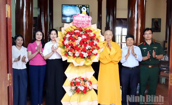 L&atilde;nh đạo Ủy ban MTTQ Việt Nam tỉnh ch&uacute;c mừng c&aacute;c cơ sở Phật gi&aacute;o nh&acirc;n Đại lễ Phật đản