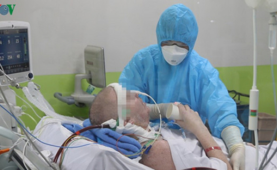 Bệnh nh&acirc;n phi c&ocirc;ng người Anh đ&atilde; ngừng sử dụng ECMO