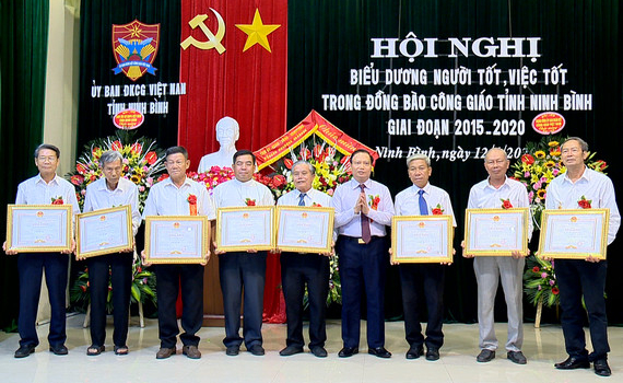 Biểu dương người tốt, việc tốt trong đồng b&agrave;o c&ocirc;ng gi&aacute;o