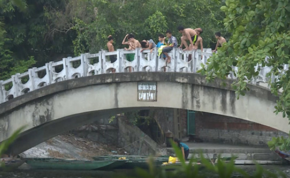 Cảnh b&aacute;o nguy cơ đuối nước ở trẻ em