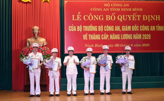 C&ocirc;ng an tỉnh c&ocirc;ng bố Quyết định thăng cấp bậc h&agrave;m, n&acirc;ng lương năm 2020
