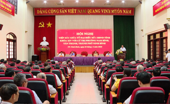 Đại biểu HĐND tỉnh tiếp x&uacute;c cử tri tại TP Ninh B&igrave;nh