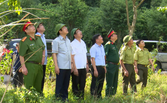 Đồng ch&iacute; Phạm Quang Ngọc kiểm tra c&ocirc;ng t&aacute;c ph&ograve;ng ch&aacute;y chữa ch&aacute;y v&agrave; bảo vệ rừng