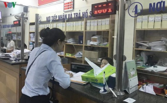Giảm gần 800 ngh&igrave;n người tham gia BHXH bắt buộc