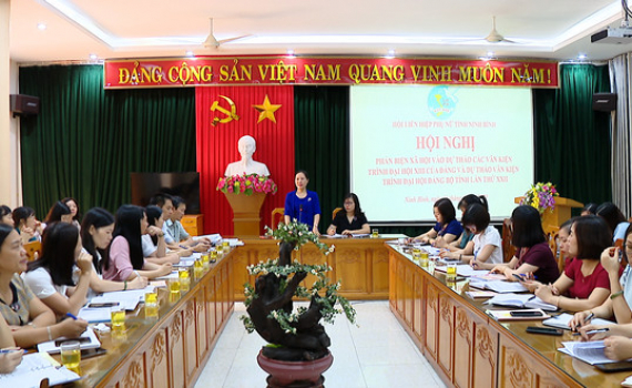Hội Phụ nữ tỉnh phản biện x&atilde; hội v&agrave;o Dự thảo c&aacute;c văn kiện tr&igrave;nh Đại hội Đảng