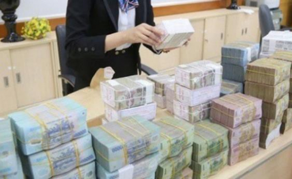 Nhiều ng&acirc;n h&agrave;ng tiếp tục giảm l&atilde;i suất huy động