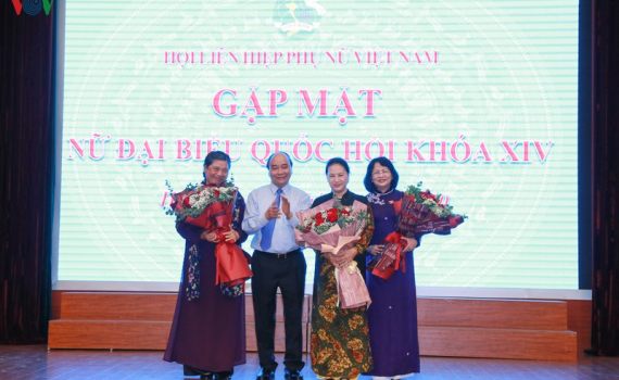 Thủ tướng, Chủ tịch Quốc hội dự buổi gặp mặt nữ Đại biểu Quốc hội