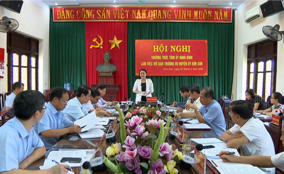 Thường trực Tỉnh ủy l&agrave;m việc với BTV Huyện ủy Kim Sơn