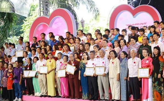 Tuy&ecirc;n dương &ldquo;Gia đ&igrave;nh trẻ ti&ecirc;u biểu&rdquo; năm 2020