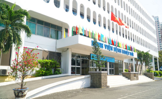 ​53 nh&acirc;n vi&ecirc;n Bệnh viện Bệnh Nhiệt đới TP Hồ Ch&iacute; Minh dương t&iacute;nh với SARS-CoV-2 