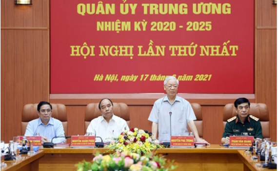 C&ocirc;ng bố quyết định của Bộ Ch&iacute;nh trị về c&ocirc;ng t&aacute;c c&aacute;n bộ