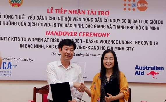 Gần 5.100 bộ đồ d&ugrave;ng thiết yếu hỗ trợ phụ nữ v&ugrave;ng dịch 