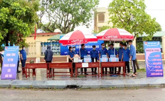 Hơn 600 t&igrave;nh nguyện vi&ecirc;n tham gia tiếp sức m&ugrave;a thi