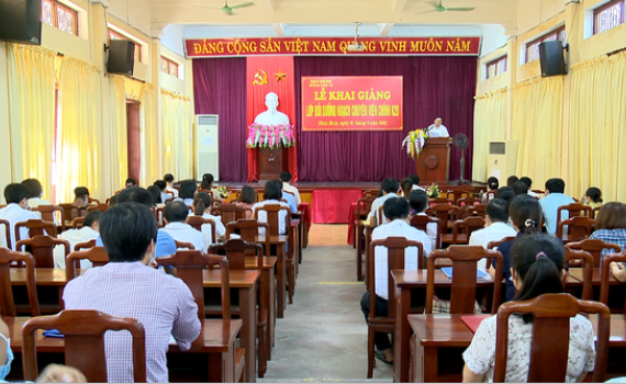 Khai giảng lớp bồi dưỡng ngạch chuy&ecirc;n vi&ecirc;n ch&iacute;nh