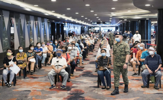 Malaysia tăng tốc ti&ecirc;m chủng quốc gia 