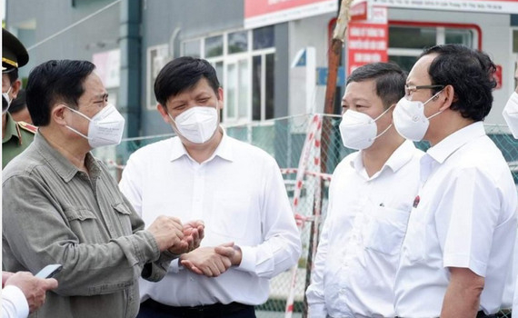 Thủ tướng Phạm Minh Ch&iacute;nh kiểm tra c&ocirc;ng t&aacute;c ph&ograve;ng, chống dịch Covid-19 tại TP. Hồ Ch&iacute; Minh 