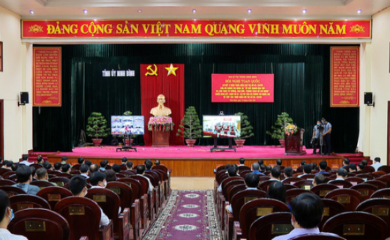 ​​Tiếp tục đẩy mạnh học tập, l&agrave;m theo B&aacute;c, n&ecirc;u gương của c&aacute;n bộ, đảng vi&ecirc;n
