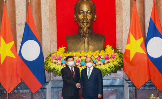 Việt Nam, L&agrave;o lu&ocirc;n ph&aacute;t huy truyền thống &lsquo;hạt gạo cắn đ&ocirc;i, cọng rau bẻ nửa&rsquo;