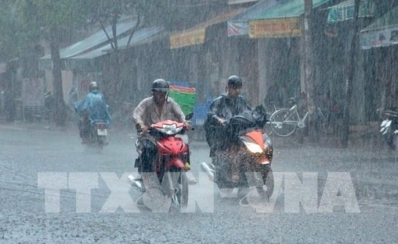Thời tiết ng&agrave;y 8-6: C&aacute;c tỉnh, th&agrave;nh phố Bắc Bộ, Thanh H&oacute;a, Nghệ An mưa vừa, mưa to v&agrave; d&ocirc;ng
