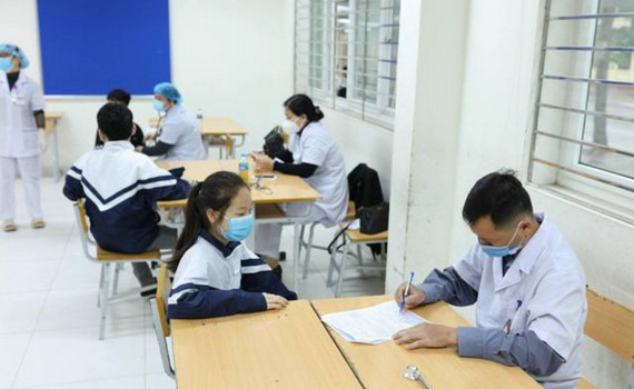 Tỉ lệ ti&ecirc;m vaccine COVID-19 mũi nhắc lại c&ograve;n chậm, do đ&acirc;u?