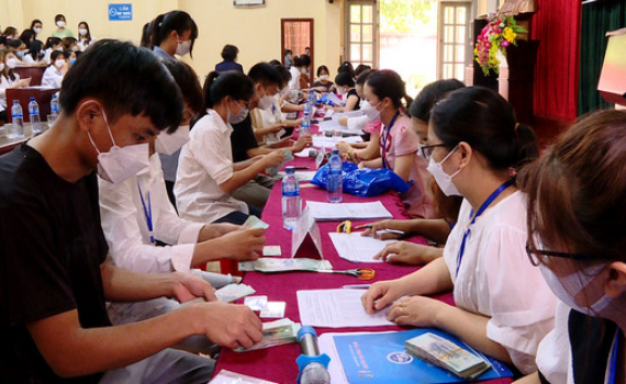 Trường Đại học Hoa Lư chi tiền hỗ trợ chi ph&iacute; sinh hoạt năm học 2021 &ndash; 2022 cho sinh vi&ecirc;n
