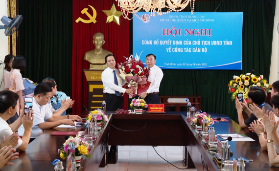 C&ocirc;ng bố quyết định bổ nhiệm Gi&aacute;m đốc Sở T&agrave;i nguy&ecirc;n v&agrave; M&ocirc;i trường