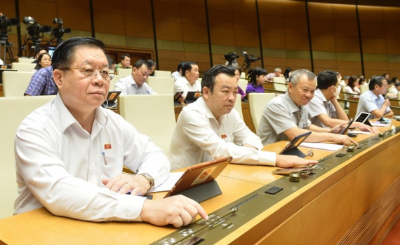 Quốc hội th&agrave;nh lập đo&agrave;n gi&aacute;m s&aacute;t huy động nguồn lực ph&ograve;ng, chống Covid-19 v&agrave; y tế dự ph&ograve;ng