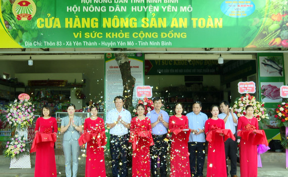 Khai trương cửa h&agrave;ng n&ocirc;ng sản an to&agrave;n Lượng Phong x&atilde; Y&ecirc;n Th&agrave;nh