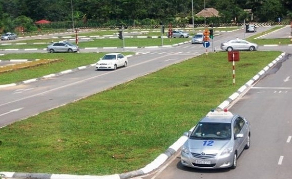 Tr&aacute;nh gian lận bằng c&ocirc;ng nghệ cao trong s&aacute;t hạch &ocirc; t&ocirc;