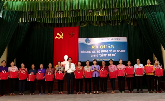 Phụ nữ Y&ecirc;n Kh&aacute;nh ra qu&acirc;n hưởng ứng ng&agrave;y M&ocirc;i trường thế giới năm 2022