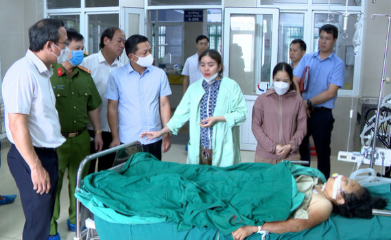 Ban ATGT Quốc gia thăm hỏi nạn nh&acirc;n vụ tai nạn giao th&ocirc;ng tại Ninh B&igrave;nh
