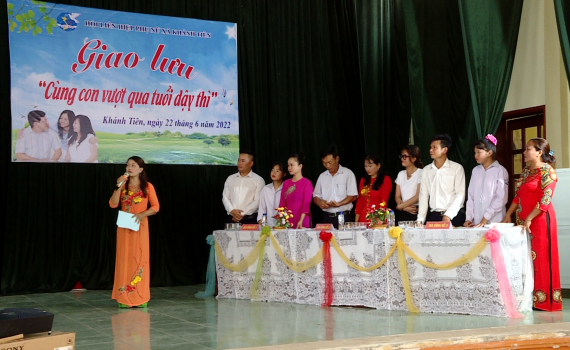 Giao lưu &ldquo;C&ugrave;ng con vượt qua tuổi dậy th&igrave;&rdquo; tại huyện Y&ecirc;n Kh&aacute;nh