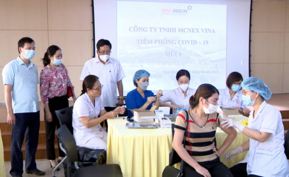 Ti&ecirc;m vắc xin - Giải ph&aacute;p ổn định sản xuất kinh doanh ở c&aacute;c Khu C&ocirc;ng nghiệp