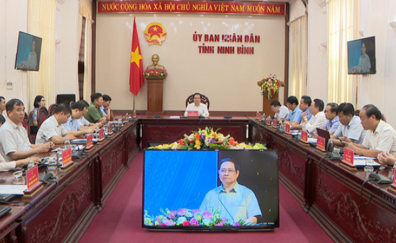 Thủ tướng Ch&iacute;nh phủ đối thoại với c&ocirc;ng nh&acirc;n Việt Nam