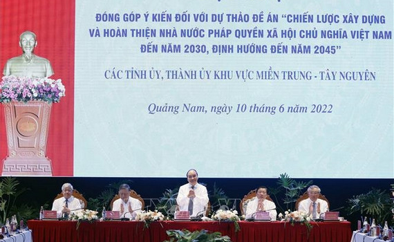 Chủ tịch nước Nguyễn Xu&acirc;n Ph&uacute;c chủ tr&igrave; Hội nghị lấy &yacute; kiến c&aacute;c th&agrave;nh ủy, tỉnh ủy khu vực miền Trung v&agrave;o Đề &aacute;n chiến lược x&acirc;y dựng Nh&agrave; nước ph&aacute;p quyền
