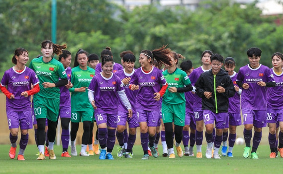 HLV Mai Đức Chung: &ldquo;Đội tuyển nữ Việt Nam h&aacute;o hức thi đấu với tuyển Ph&aacute;p&rdquo;