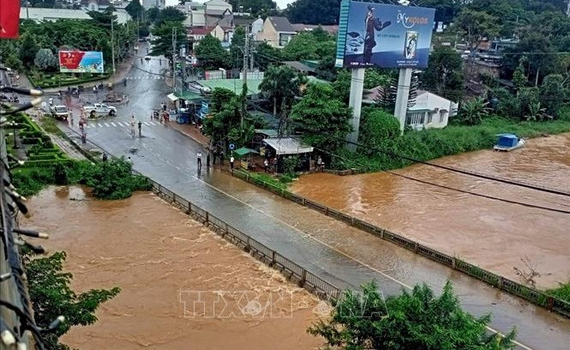 Cảnh b&aacute;o lũ qu&eacute;t, sạt lở đất v&agrave; ngập &uacute;ng cục bộ ở v&ugrave;ng n&uacute;i Bắc Bộ