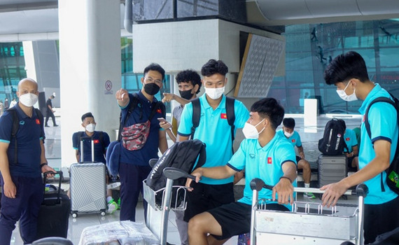 U19 Việt Nam đ&atilde; tới Indonesia, ổn định nơi &ldquo;đ&oacute;ng qu&acirc;n&rdquo;