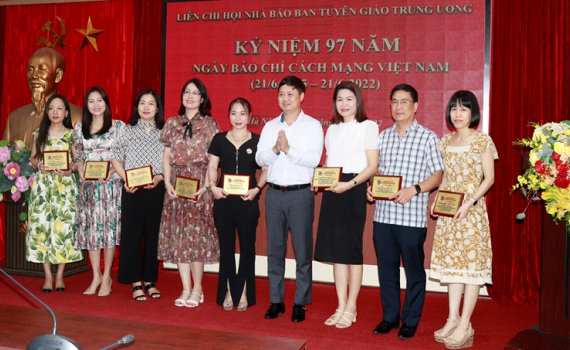 Xứng đ&aacute;ng với vị thế, trọng tr&aacute;ch, đạo đức nghề nghiệp của người l&agrave;m b&aacute;o