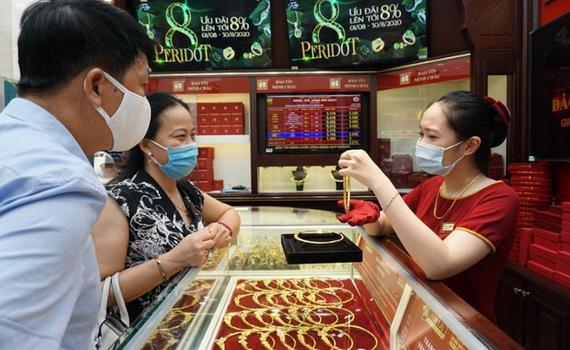V&agrave;ng giảm gi&aacute; nhẹ trong phi&ecirc;n đầu tuần