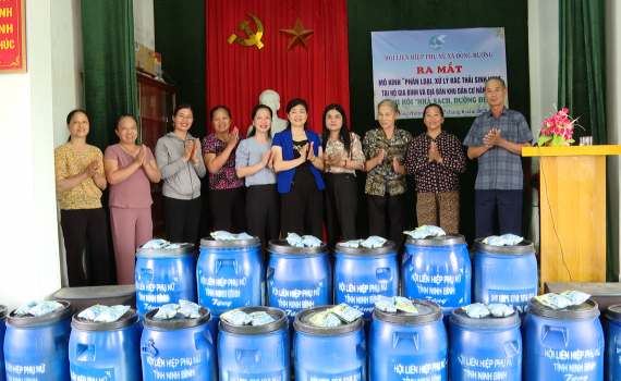 Hội Phụ nữ x&atilde; Đồng Hướng ra mắt m&ocirc; h&igrave;nh ph&acirc;n loại r&aacute;c thải tại hộ gia đ&igrave;nh