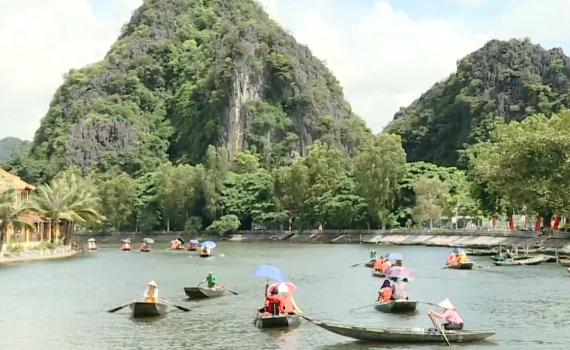 Tuần Du lịch Ninh B&igrave;nh đ&oacute;n tr&ecirc;n 172 ngh&igrave;n lượt kh&aacute;ch