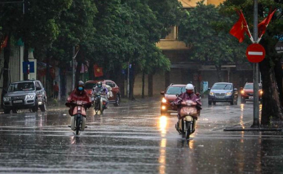 Thời tiết h&ocirc;m nay (ng&agrave;y 7-6): H&agrave; Nội mưa to, trời dịu m&aacute;t