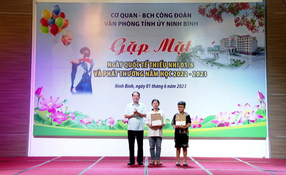 C&ocirc;ng đo&agrave;n Văn ph&ograve;ng Tỉnh ủy gặp mặt nh&acirc;n ng&agrave;y Quốc tế thiếu nhi 1/6