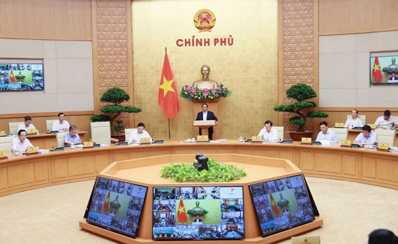 Thủ tướng Phạm Minh Ch&iacute;nh chủ tr&igrave; Phi&ecirc;n họp Ch&iacute;nh phủ thường kỳ trực tuyến với c&aacute;c địa phương