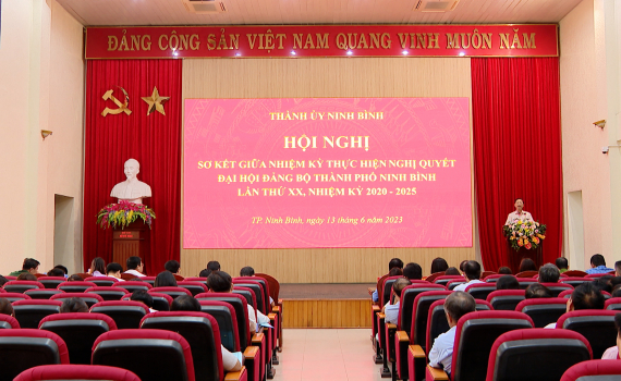 Hội nghị sơ kết giữa nhiệm kỳ thực hiện Nghị quyết Đại hội Đảng bộ th&agrave;nh phố Ninh B&igrave;nh lần thứ XX