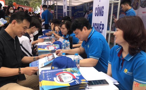 Tước quyền tự x&aacute;c định chỉ ti&ecirc;u tuyển sinh 5 năm một số trường