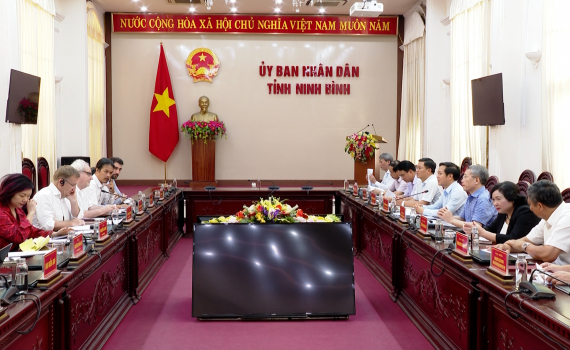 Đo&agrave;n c&ocirc;ng t&aacute;c của Cơ quan ph&aacute;t triển Ph&aacute;p (AFD) l&agrave;m việc với UBND tỉnh v&agrave; thăm quan một số c&ocirc;ng tr&igrave;nh, dự &aacute;n tại huyện Kim Sơn