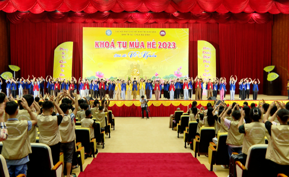 Hơn 1.500 em tham gia kh&oacute;a tu m&ugrave;a h&egrave; tại ch&ugrave;a B&aacute;i Đ&iacute;nh