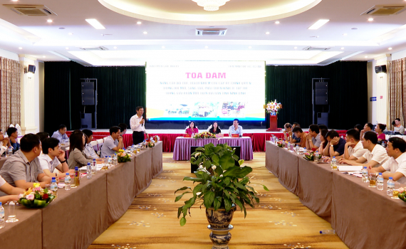 Toạ đ&agrave;m  &ldquo;N&acirc;ng cao vai tr&ograve;, tr&aacute;ch nhiệm của cấp ủy, ch&iacute;nh quyền trong đổi mới, s&aacute;ng tạo, ph&aacute;t triển kinh tế tập thể trong giai đoạn mới tr&ecirc;n địa b&agrave;n tỉnh Ninh B&igrave;nh&rdquo; 